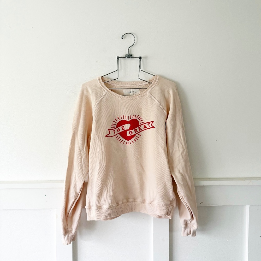 THE GREAT. Pale Pink Crewneck Sweatshirt with Red Heart Logo